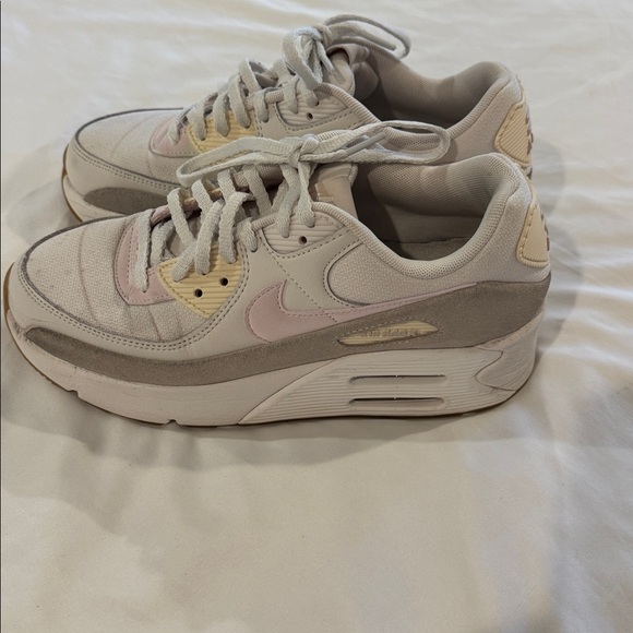 Nike Shoes - Nike Air Max 90 LV8 Platform Sneaker
